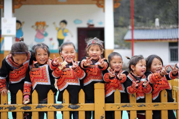 ��ɽ����70���� �� �۽������桱��׼��������ƴ���ɽ��ȫ�ƽ���������